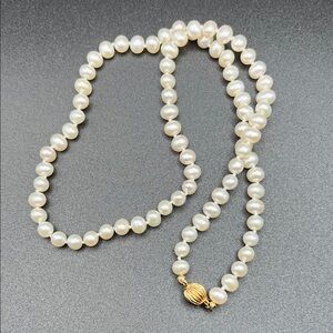 Elegant Pearl Necklace with 14kt Gold Clasp